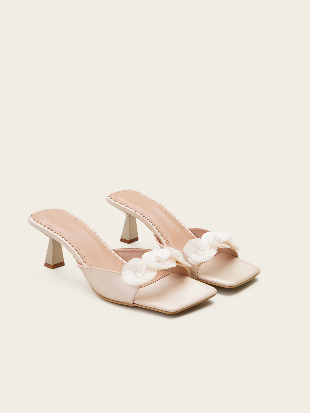 Fleurs de Lune Sandals - Image 3